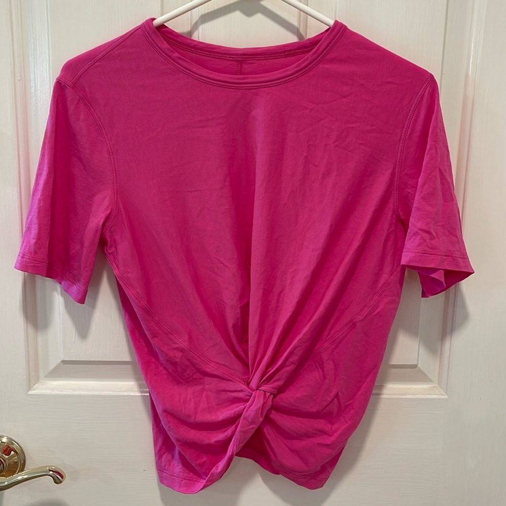 Lululemon Crescent T-shirt in Sonic Pink, size 4, in excellent condition!